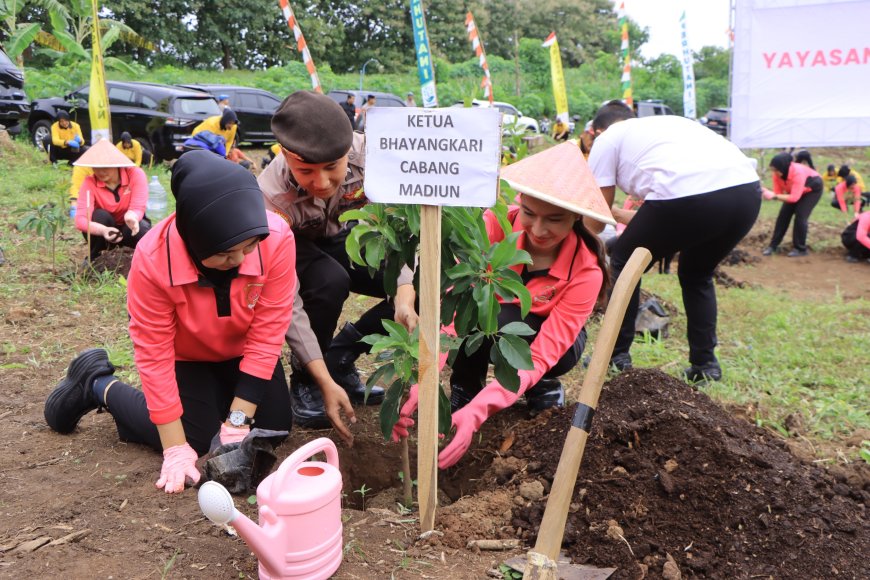 Hari Bumi, Polres Madiun Perkuat Sinergi Hijau dengan Perhutani