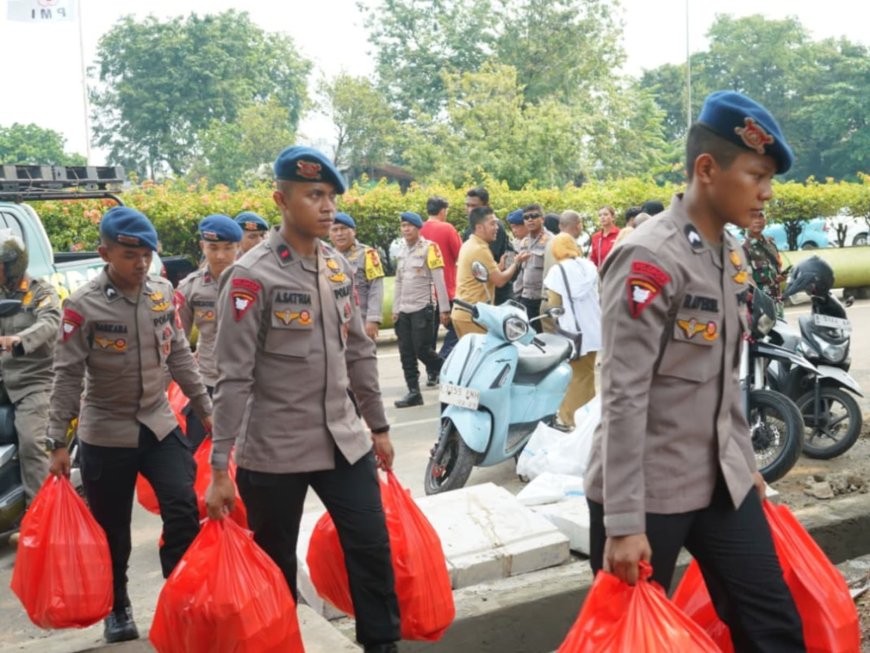 Brimob Metro Jaya Perkuat Aksi Sosial di Tengah Musibah Kebakaran